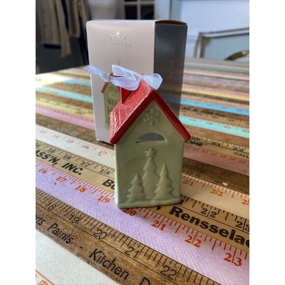 2018 Hallmark Keepsake Christmas Ornament New Home House Ceramic Light Up - Picture 5 of 10